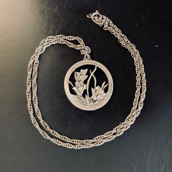 Vintage Pewter Floral Necklace - Picture 3 of 11